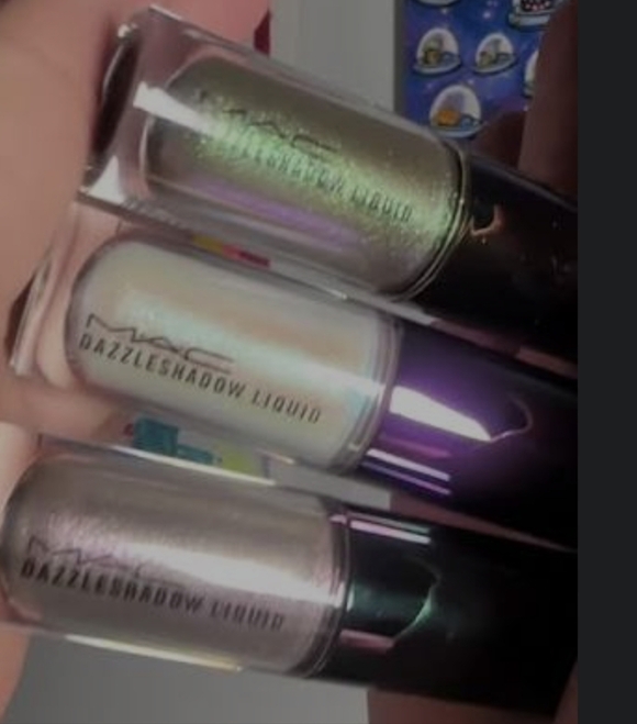 ❇️🧚♀️MAGIC SCALE MAC RARE Dazzleshadow Eyeshadow NWT - Picture 3 of 6